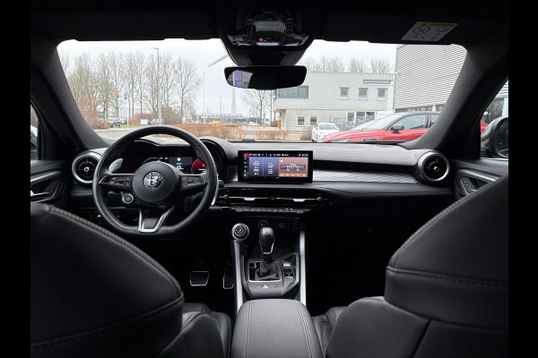 Alfa Romeo Tonale 1.3T PHEV Edizione Speciale 280pk! | Volle uitrusting! | Lederen bekleding | 360 graden Camera | Stoelverwarming/ventilatie | Adaptive cruise control | Schakelflippers |