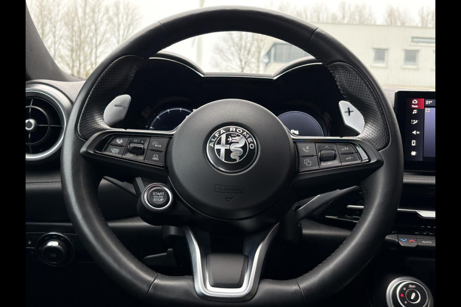 Alfa Romeo Tonale 1.3T PHEV Edizione Speciale 280pk! | Volle uitrusting! | Lederen bekleding | 360 graden Camera | Stoelverwarming/ventilatie | Adaptive cruise control | Schakelflippers |