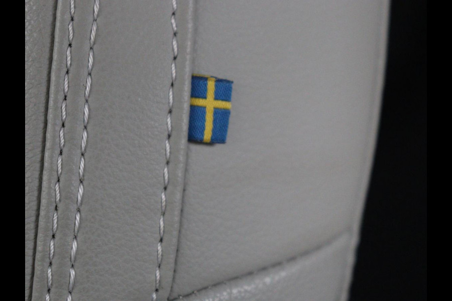 Volvo XC40 1.5 T4 Recharge Inscription Expression | Leder | Trekhaak | Adaptive cruise | Side Assist | Carplay | Navigatie | Full LED | Parkeerverwarming | Climate control | Parkeerhulp | PHEV | Plug In