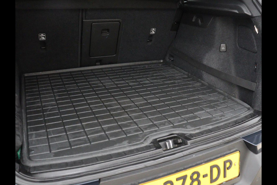 Volvo XC40 1.5 T4 Recharge Inscription Expression | Leder | Trekhaak | Adaptive cruise | Side Assist | Carplay | Navigatie | Full LED | Parkeerverwarming | Climate control | Parkeerhulp | PHEV | Plug In