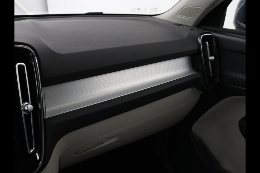Volvo XC40 1.5 T4 Recharge Inscription Expression | Leder | Trekhaak | Adaptive cruise | Side Assist | Carplay | Navigatie | Full LED | Parkeerverwarming | Climate control | Parkeerhulp | PHEV | Plug In