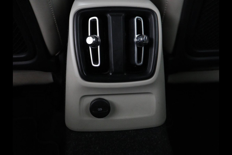 Volvo XC40 1.5 T4 Recharge Inscription Expression | Leder | Trekhaak | Adaptive cruise | Side Assist | Carplay | Navigatie | Full LED | Parkeerverwarming | Climate control | Parkeerhulp | PHEV | Plug In