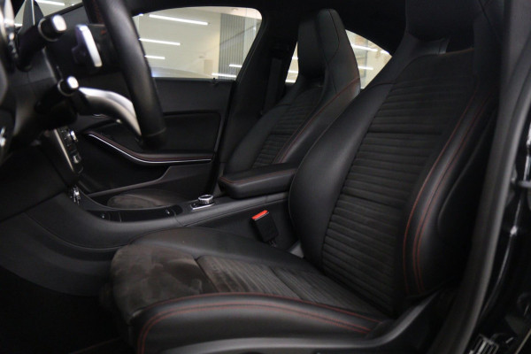 Mercedes-Benz CLA-Klasse 180 Business Solution AMG NAP/PANO/CARPLAY/CAM/STOELVER/VOL