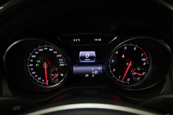 Mercedes-Benz CLA-Klasse 180 Business Solution AMG NAP/PANO/CARPLAY/CAM/STOELVER/VOL