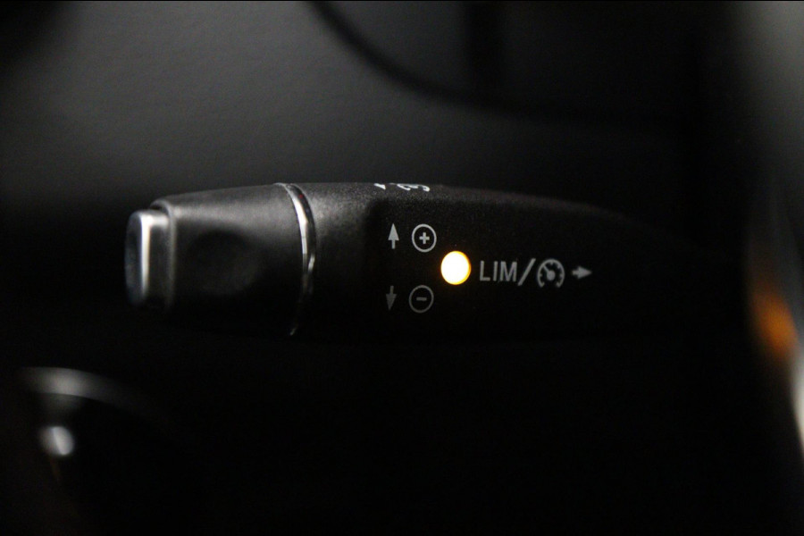 Mercedes-Benz CLA-Klasse 180 Business Solution AMG NAP/PANO/CARPLAY/CAM/STOELVER/VOL