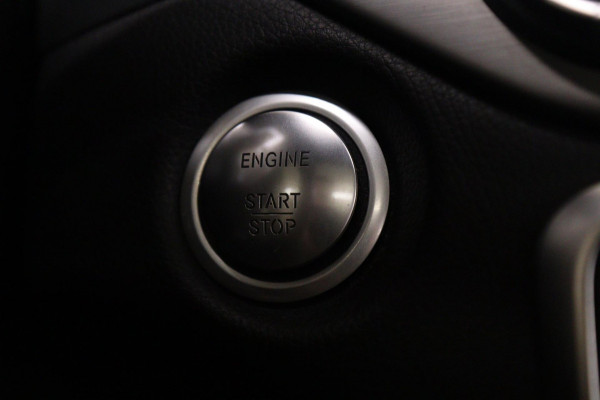 Mercedes-Benz CLA-Klasse 180 Business Solution AMG NAP/PANO/CARPLAY/CAM/STOELVER/VOL