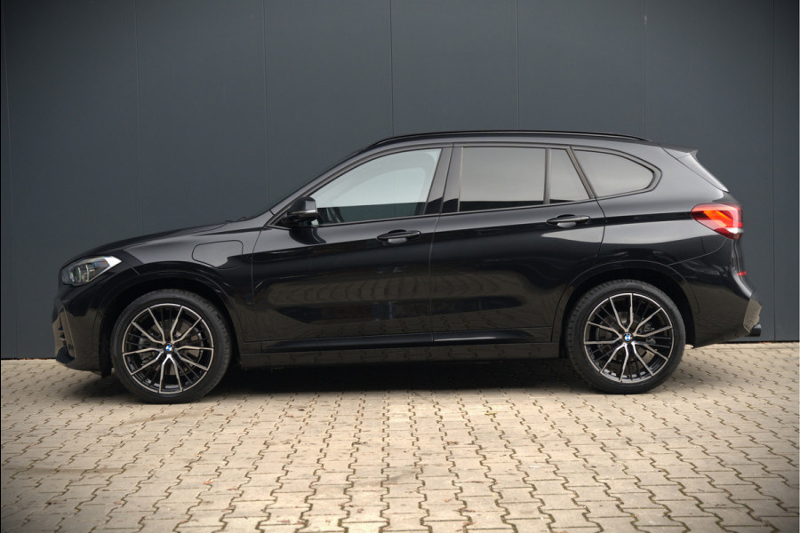 BMW X1 xDrive25e Business Ed. Plus M Sport | Adaptive Cruise Control | Leer | Keyless | Camera | Stuurverwarming | Stoelverwarming | Trekhaak | Shadow line | DAB | HIFI | Automaat | PDC | Navigatie |