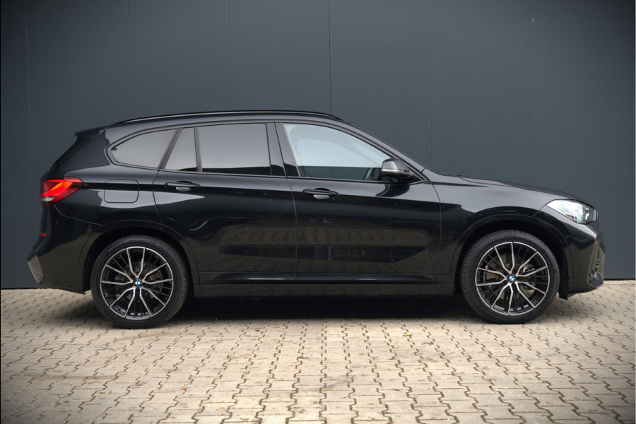 BMW X1 xDrive25e Business Ed. Plus M Sport | Adaptive Cruise Control | Leer | Keyless | Camera | Stuurverwarming | Stoelverwarming | Trekhaak | Shadow line | DAB | HIFI | Automaat | PDC | Navigatie |