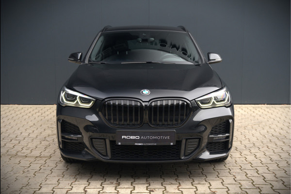 BMW X1 xDrive25e Business Ed. Plus M Sport | Adaptive Cruise Control | Leer | Keyless | Camera | Stuurverwarming | Stoelverwarming | Trekhaak | Shadow line | DAB | HIFI | Automaat | PDC | Navigatie |