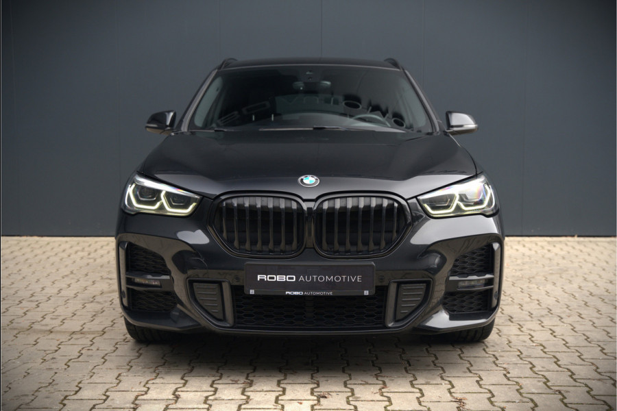 BMW X1 xDrive25e Business Ed. Plus M Sport | Adaptive Cruise Control | Leer | Keyless | Camera | Stuurverwarming | Stoelverwarming | Trekhaak | Shadow line | DAB | HIFI | Automaat | PDC | Navigatie |