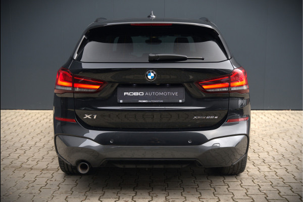 BMW X1 xDrive25e Business Ed. Plus M Sport | Adaptive Cruise Control | Leer | Keyless | Camera | Stuurverwarming | Stoelverwarming | Trekhaak | Shadow line | DAB | HIFI | Automaat | PDC | Navigatie |