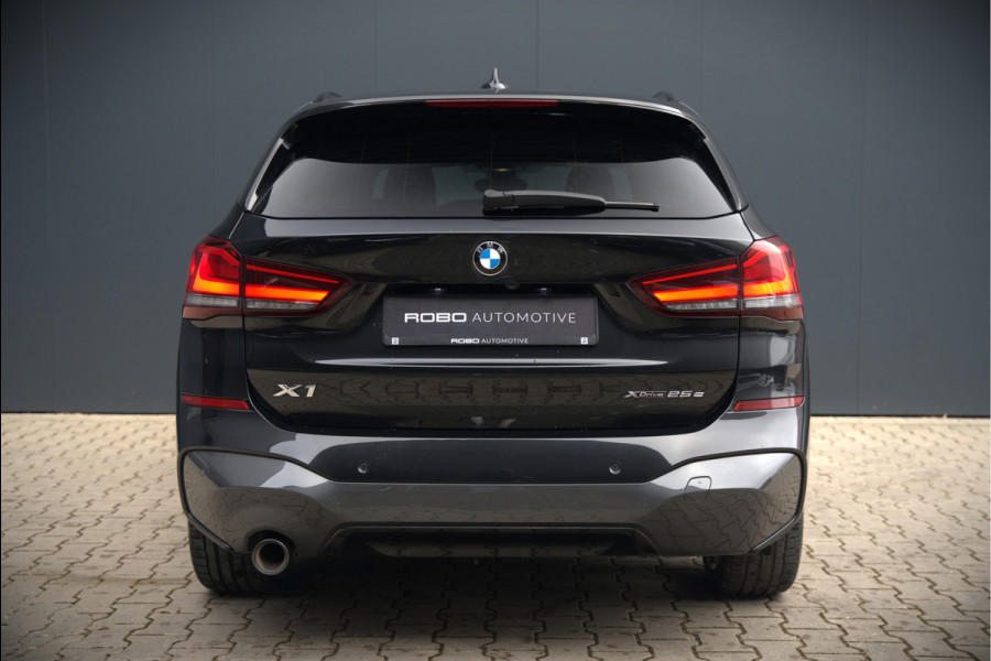 BMW X1 xDrive25e Business Ed. Plus M Sport | Adaptive Cruise Control | Leer | Keyless | Camera | Stuurverwarming | Stoelverwarming | Trekhaak | Shadow line | DAB | HIFI | Automaat | PDC | Navigatie |