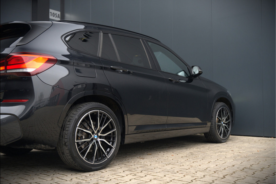 BMW X1 xDrive25e Business Ed. Plus M Sport | Adaptive Cruise Control | Leer | Keyless | Camera | Stuurverwarming | Stoelverwarming | Trekhaak | Shadow line | DAB | HIFI | Automaat | PDC | Navigatie |