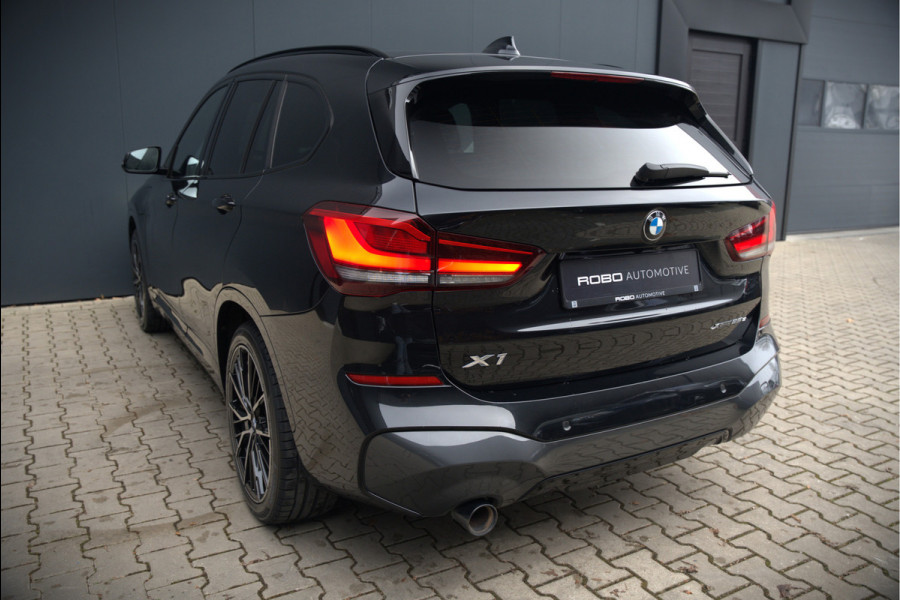 BMW X1 xDrive25e Business Ed. Plus M Sport | Adaptive Cruise Control | Leer | Keyless | Camera | Stuurverwarming | Stoelverwarming | Trekhaak | Shadow line | DAB | HIFI | Automaat | PDC | Navigatie |