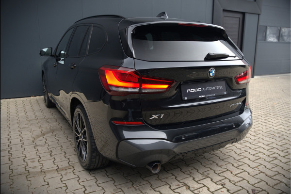BMW X1 xDrive25e Business Ed. Plus M Sport | Adaptive Cruise Control | Leer | Keyless | Camera | Stuurverwarming | Stoelverwarming | Trekhaak | Shadow line | DAB | HIFI | Automaat | PDC | Navigatie |