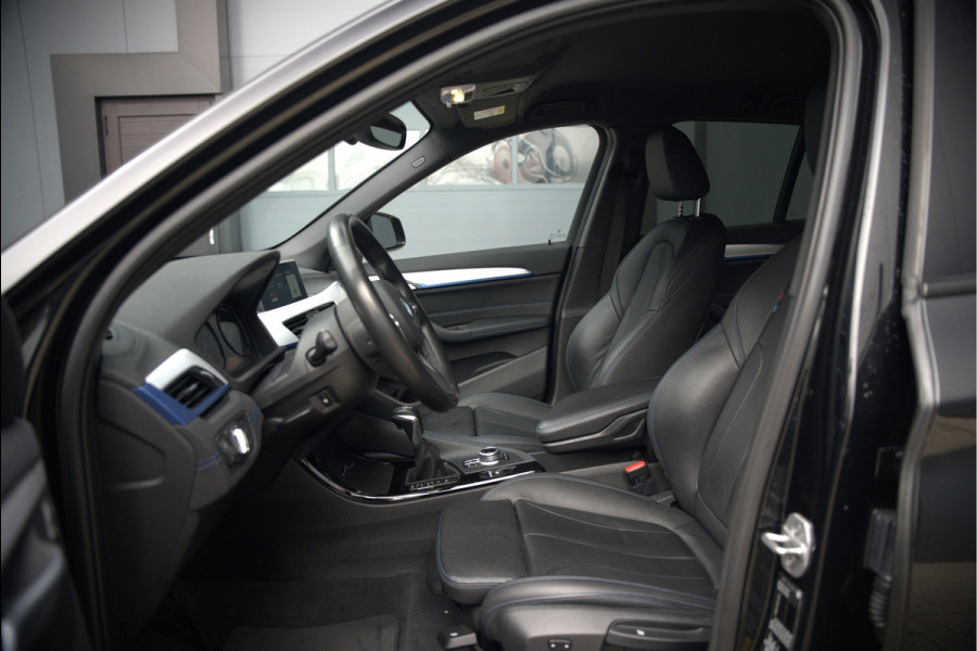 BMW X1 xDrive25e Business Ed. Plus M Sport | Adaptive Cruise Control | Leer | Keyless | Camera | Stuurverwarming | Stoelverwarming | Trekhaak | Shadow line | DAB | HIFI | Automaat | PDC | Navigatie |