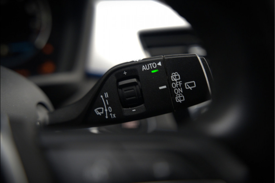 BMW X1 xDrive25e Business Ed. Plus M Sport | Adaptive Cruise Control | Leer | Keyless | Camera | Stuurverwarming | Stoelverwarming | Trekhaak | Shadow line | DAB | HIFI | Automaat | PDC | Navigatie |