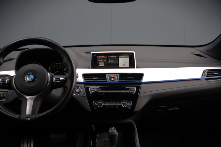 BMW X1 xDrive25e Business Ed. Plus M Sport | Adaptive Cruise Control | Leer | Keyless | Camera | Stuurverwarming | Stoelverwarming | Trekhaak | Shadow line | DAB | HIFI | Automaat | PDC | Navigatie |