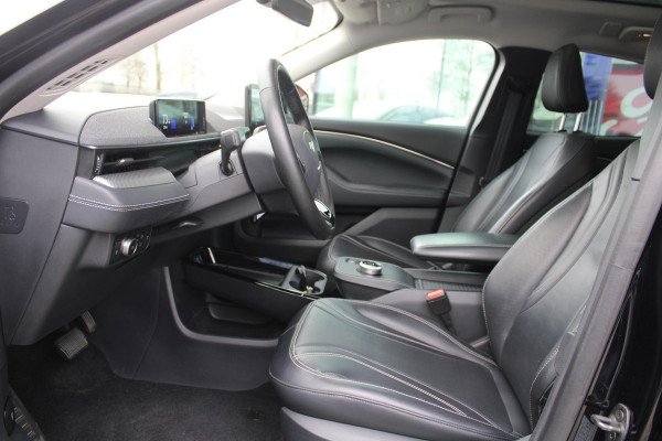 Ford Mustang Mach-E Extended RWD 98 kWh | Panoramadak | Trekhaak | Bang&Olufsen | Elektrische achterklep