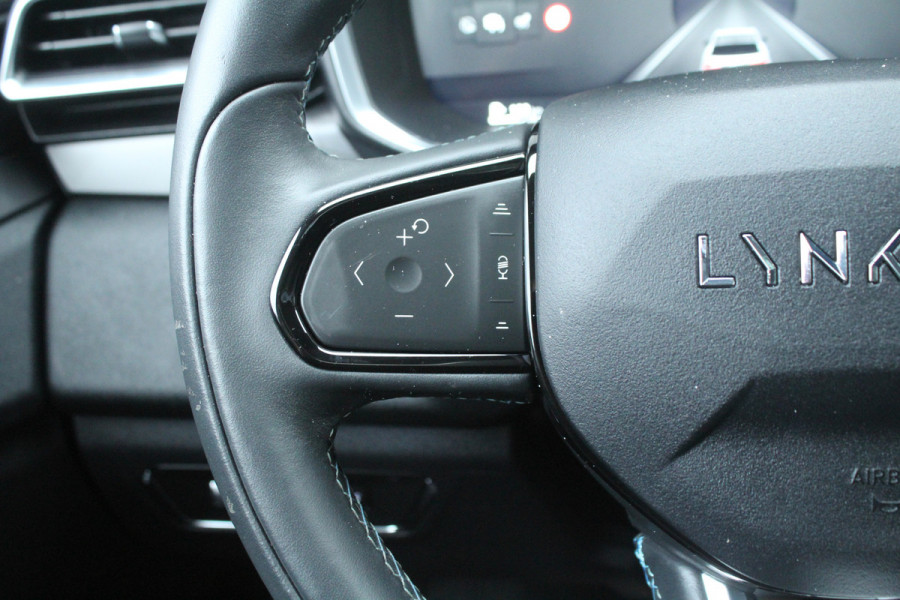 Lynk & Co 01 1.5 262pk PHEV Black Edition 360 Camera SoH 99% BTW NL-Auto NAP Panoramadak Clima Cruise Navi Carplay  20"LMV El. Klep