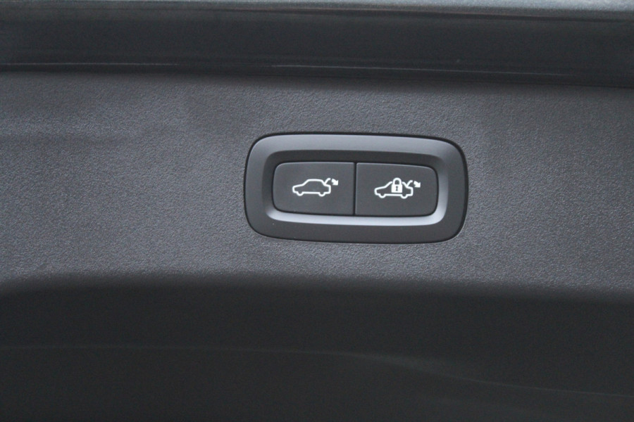 Lynk & Co 01 1.5 262pk PHEV Black Edition 360 Camera SoH 99% BTW NL-Auto NAP Panoramadak Clima Cruise Navi Carplay  20"LMV El. Klep