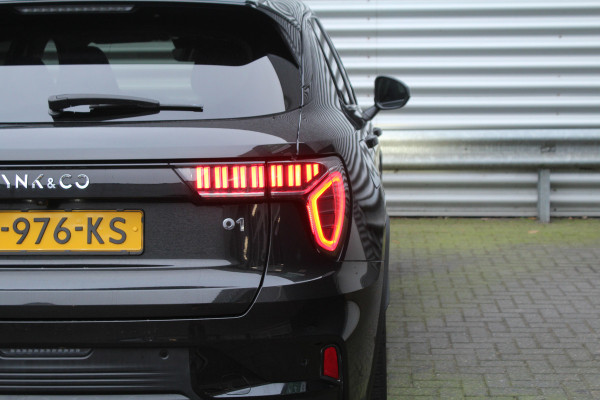 Lynk & Co 01 1.5 262pk PHEV Black Edition 360 Camera SoH 99% BTW NL-Auto NAP Panoramadak Clima Cruise Navi Carplay  20"LMV El. Klep