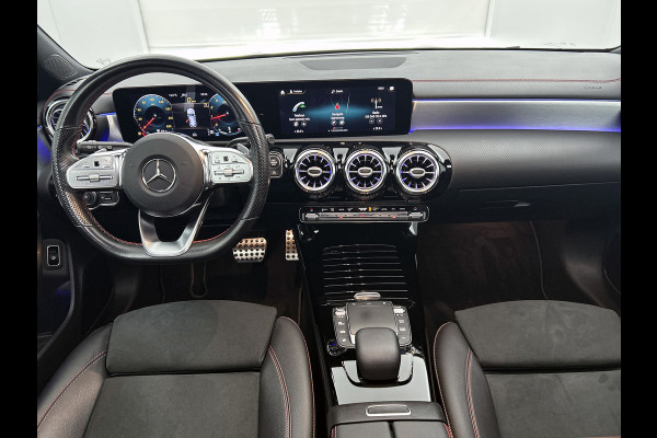 Mercedes-Benz CLA-Klasse Shooting Brake 200 Solution AMG (PANORAMADAK, SFEERVERLICHTING, ADAPTIVE CRUISE, GOED ONDERHOUDEN)
