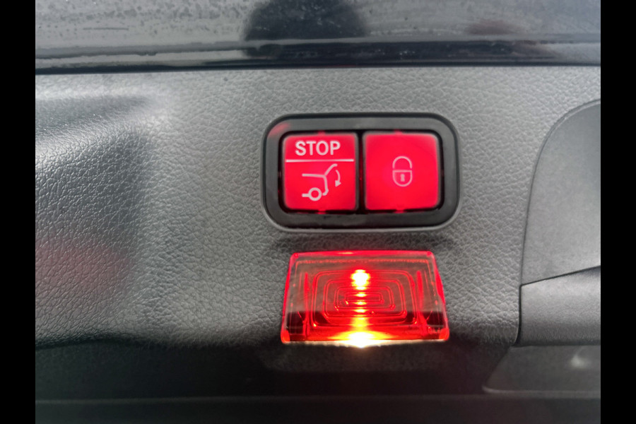 Mercedes-Benz CLA-Klasse Shooting Brake 200 Solution AMG (PANORAMADAK, SFEERVERLICHTING, ADAPTIVE CRUISE, GOED ONDERHOUDEN)