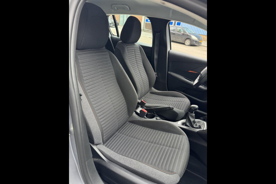 Peugeot 208 1.2 PureTech Active Pack 46.000 KM - Apple CarPlay / Navigatie I Airco I LED I PDC I Sport velgen I Dealer onderhouden