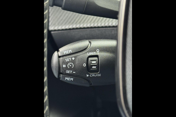 Peugeot 208 1.2 PureTech Active Pack 46.000 KM - Apple CarPlay / Navigatie I Airco I LED I PDC I Sport velgen I Dealer onderhouden