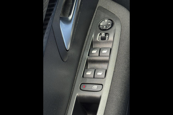 Peugeot 208 1.2 PureTech Active Pack 46.000 KM - Apple CarPlay / Navigatie I Airco I LED I PDC I Sport velgen I Dealer onderhouden