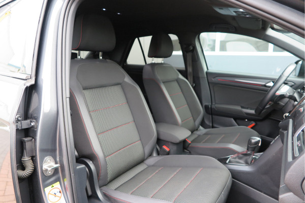 Volkswagen T-Roc 1.5 TSI 150pk DSG Business R-Line Sport Led, Camera , PDC , Virtual cockpit, Navi , Carplay, DAB+ Electr. achterklep