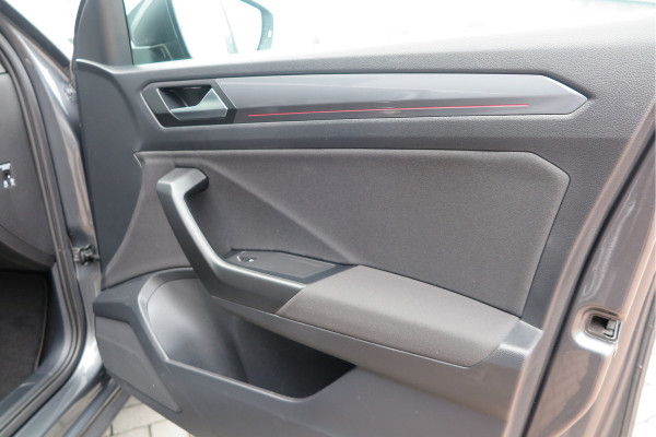 Volkswagen T-Roc 1.5 TSI 150pk DSG Business R-Line Sport Led, Camera , PDC , Virtual cockpit, Navi , Carplay, DAB+ Electr. achterklep