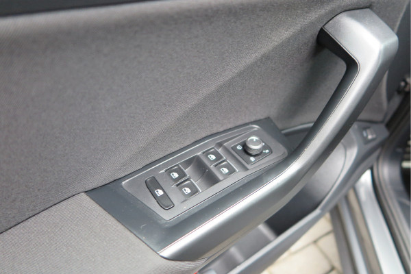 Volkswagen T-Roc 1.5 TSI 150pk DSG Business R-Line Sport Led, Camera , PDC , Virtual cockpit, Navi , Carplay, DAB+ Electr. achterklep