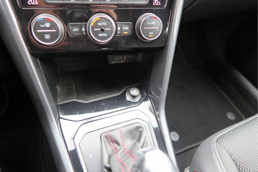 Volkswagen T-Roc 1.5 TSI 150pk DSG Business R-Line Sport Led, Camera , PDC , Virtual cockpit, Navi , Carplay, DAB+ Electr. achterklep