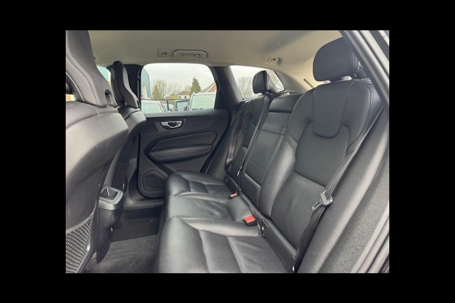 Volvo XC60 2.0 T5 Momentum - Dealer onderhouden - Trekhaak