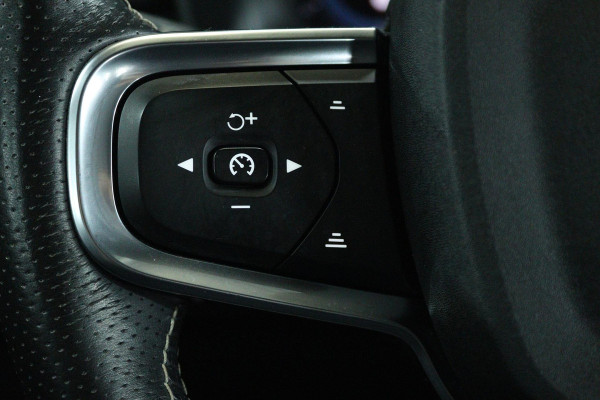 Volvo XC40 Recharge P8 AWD R-Design (PANORAMADAK, STUUR/STOEL VERWARMING, CAMERA, PARKEERSENSOREN, CRUISE CONTROL ADAPTIEF)