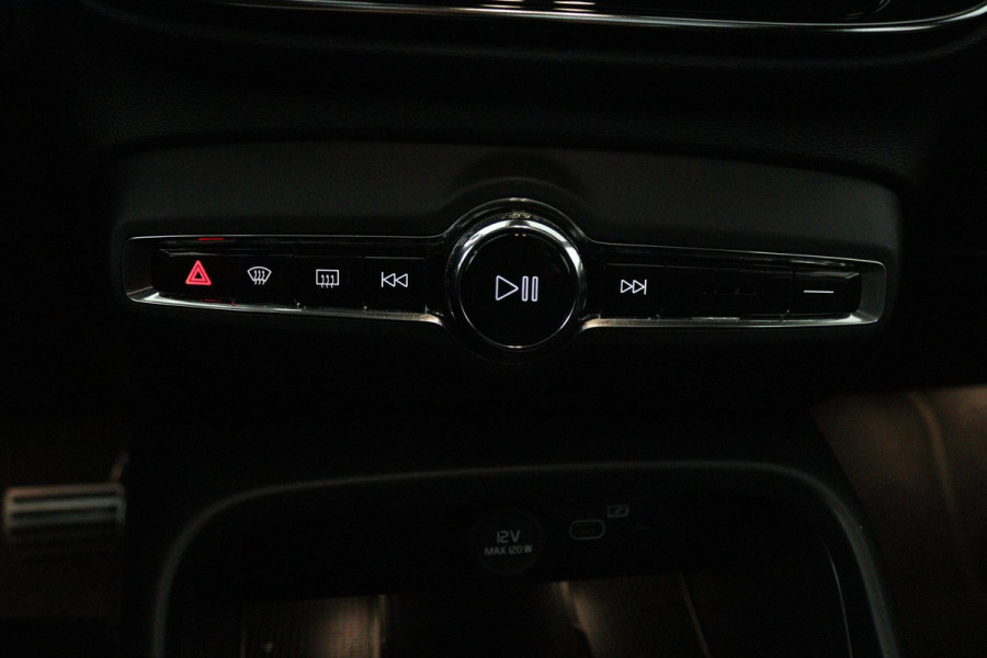 Volvo XC40 Recharge P8 AWD R-Design (PANORAMADAK, STUUR/STOEL VERWARMING, CAMERA, PARKEERSENSOREN, CRUISE CONTROL ADAPTIEF)