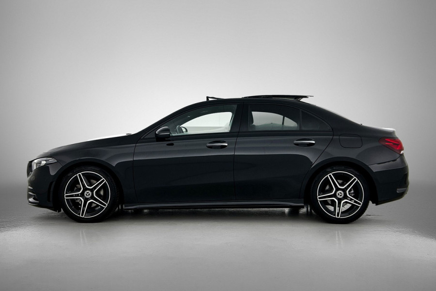 Mercedes-Benz A-Klasse 200 Business Solution AMG (PANORAMADAK, SFEERVERLICHTING, CAMERA, 1e EIGENAAR, GOED ONDERHOUDEN)