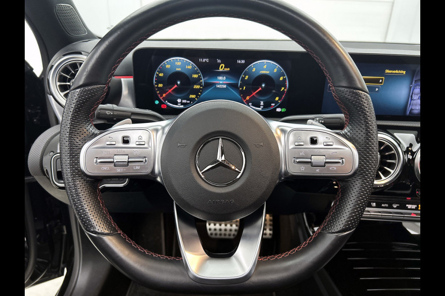 Mercedes-Benz A-Klasse 200 Business Solution AMG (PANORAMADAK, SFEERVERLICHTING, CAMERA, 1e EIGENAAR, GOED ONDERHOUDEN)