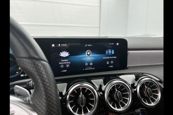 Mercedes-Benz A-Klasse 200 Business Solution AMG (PANORAMADAK, SFEERVERLICHTING, CAMERA, 1e EIGENAAR, GOED ONDERHOUDEN)