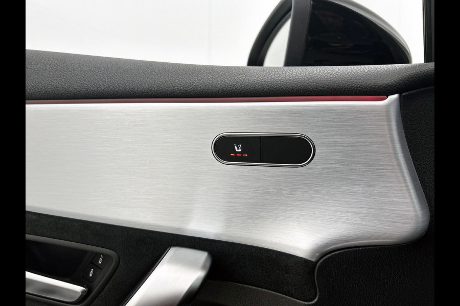 Mercedes-Benz A-Klasse 200 Business Solution AMG (PANORAMADAK, SFEERVERLICHTING, CAMERA, 1e EIGENAAR, GOED ONDERHOUDEN)