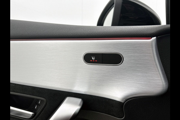 Mercedes-Benz A-Klasse 200 Business Solution AMG (PANORAMADAK, SFEERVERLICHTING, CAMERA, 1e EIGENAAR, GOED ONDERHOUDEN)