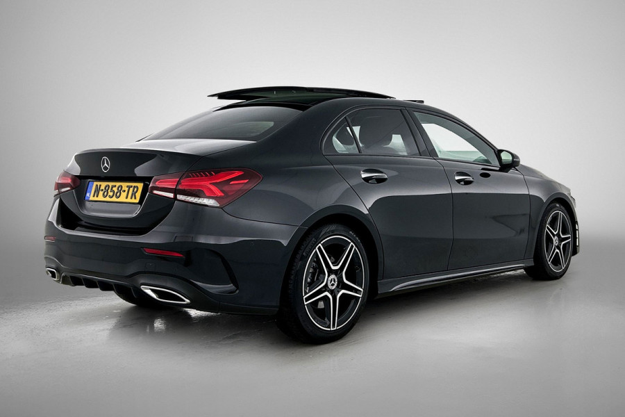 Mercedes-Benz A-Klasse 200 Business Solution AMG (PANORAMADAK, SFEERVERLICHTING, CAMERA, 1e EIGENAAR, GOED ONDERHOUDEN)