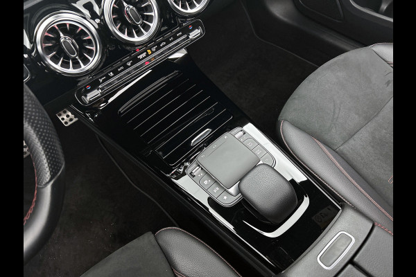 Mercedes-Benz A-Klasse 200 Business Solution AMG (PANORAMADAK, SFEERVERLICHTING, CAMERA, 1e EIGENAAR, GOED ONDERHOUDEN)