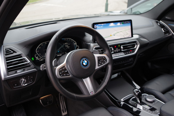 BMW X3 xDrive30e 293 PK High Executive M-Sport, Kuipstoelen, H/K Sound, Panoramadak, Adap. Cruise Control