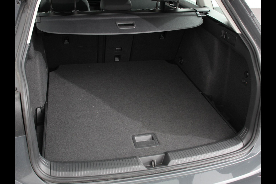 Volkswagen Golf Variant 1.5 eTSI 130pk DSG Life | Navigatie | Apple Carplay/Android Auto | Inklapbare trekhaak | Parkeersensoren | Adaptive Cruise Control | Stoel- en stuurverwarming | Climate Control | Lichtmetalen Velgen