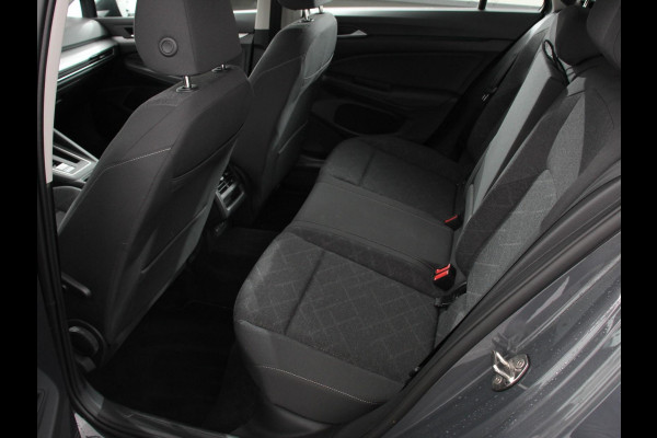 Volkswagen Golf Variant 1.5 eTSI 130pk DSG Life | Navigatie | Apple Carplay/Android Auto | Inklapbare trekhaak | Parkeersensoren | Adaptive Cruise Control | Stoel- en stuurverwarming | Climate Control | Lichtmetalen Velgen