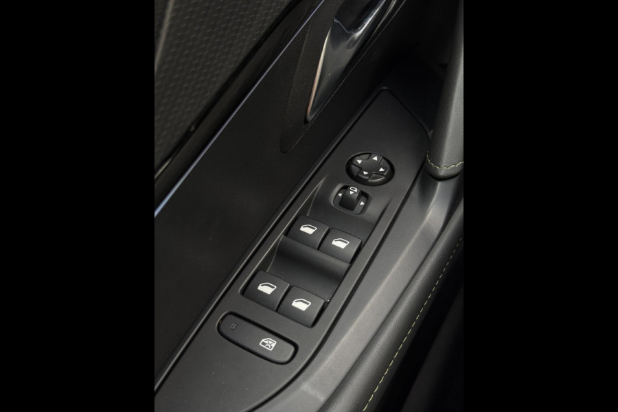 Peugeot 208 Hybrid 136 e-DCS6 GT Premium Panorama