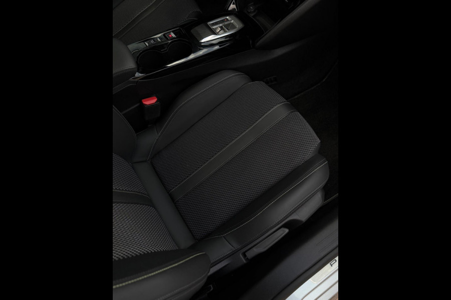Peugeot 208 Hybrid 136 e-DCS6 GT Premium Panorama